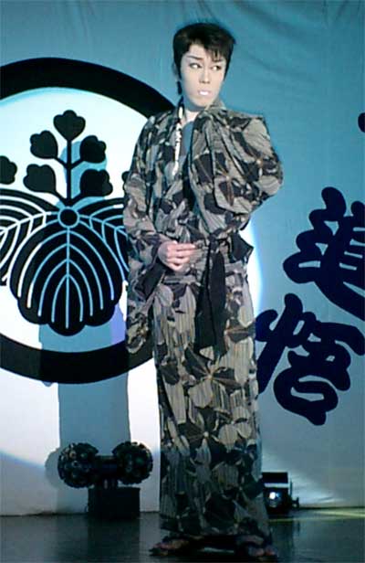 友也座長、夜の部舞踏ショー